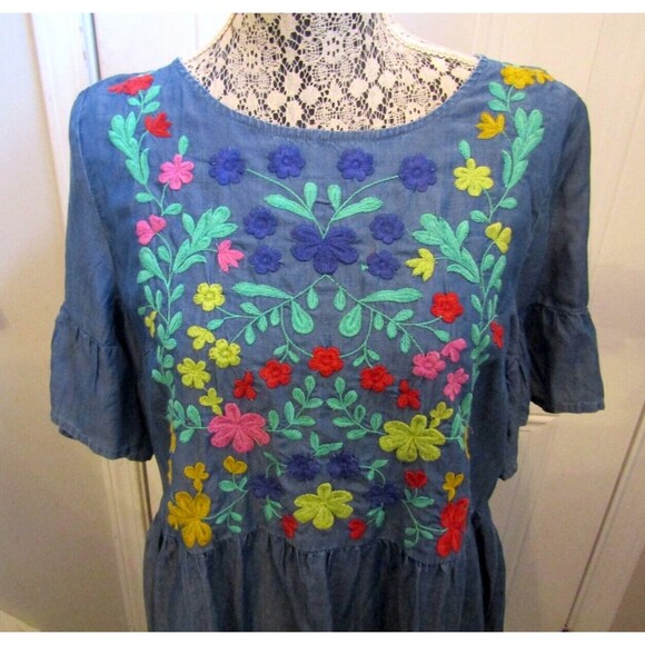 Crown & Ivy Chambray Dress Embroidered Floral Bodice Flutter Sleeves Womens M - Picture 3 of 8